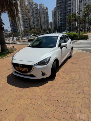 מודעת רכב מאזדה 2