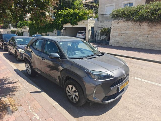טויוטה יאריס קרוס