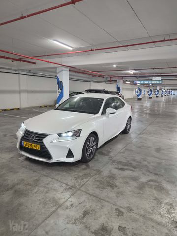 לקסוס IS