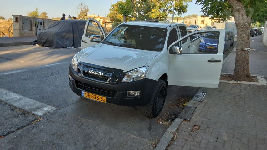איסוזו די-מקס