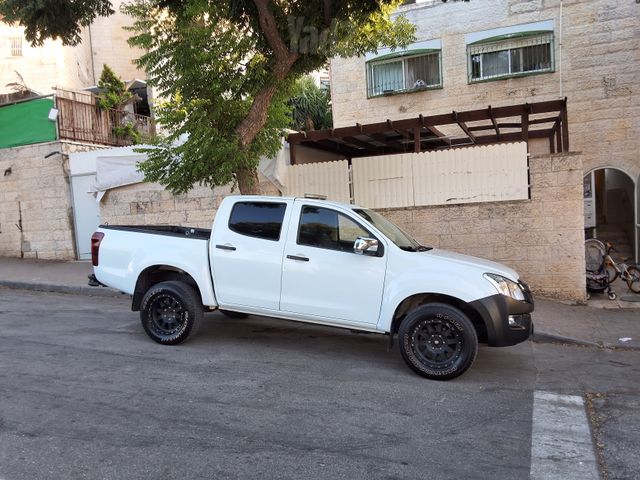 איסוזו די-מקס