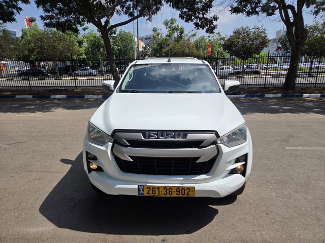 איסוזו די-מקס