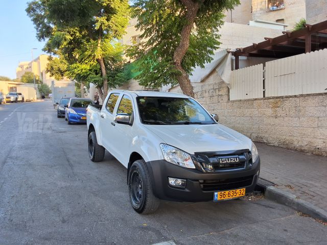 איסוזו די-מקס
