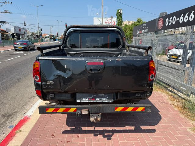 מיצובישי טרייטון / L200