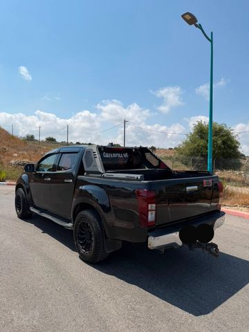 איסוזו די-מקס