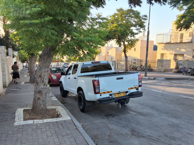 איסוזו די-מקס