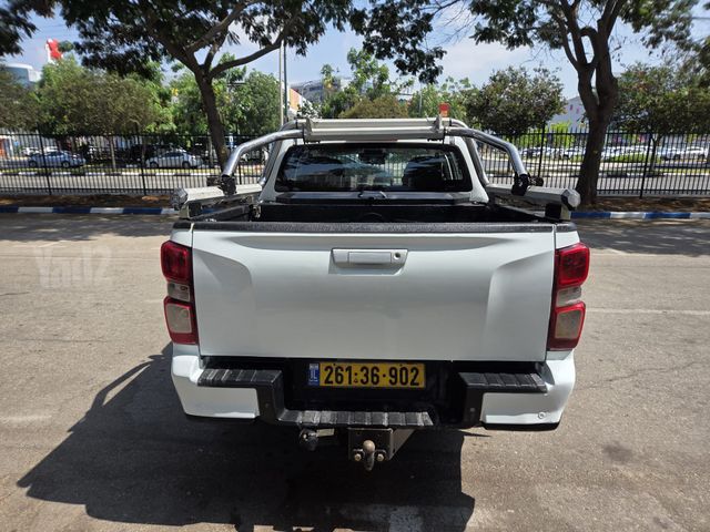 איסוזו די-מקס