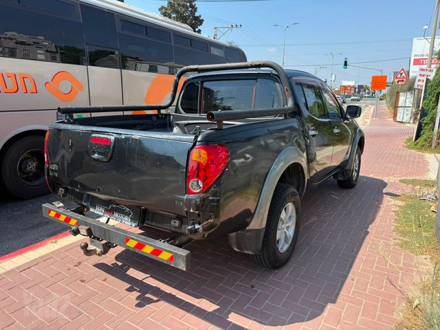 מיצובישי טרייטון / L200