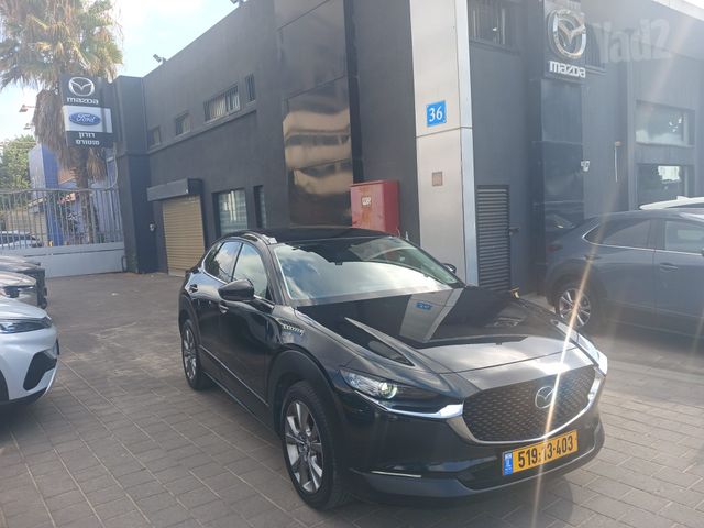 מודעת רכב מאזדה CX-30