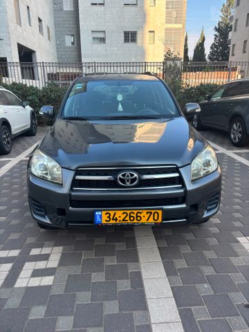 טויוטה RAV4