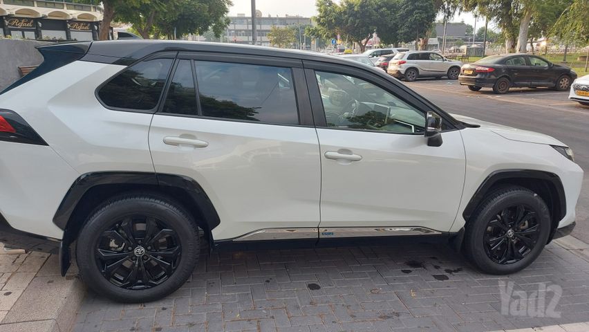 טויוטה RAV4