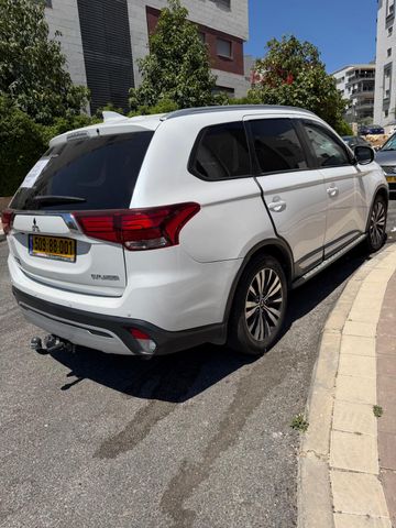 מיצובישי אאוטלנדר