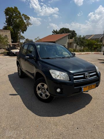 טויוטה RAV4