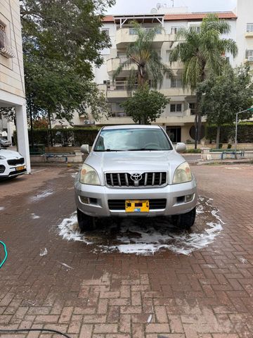 טויוטה לנד קרוזר