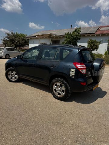טויוטה RAV4