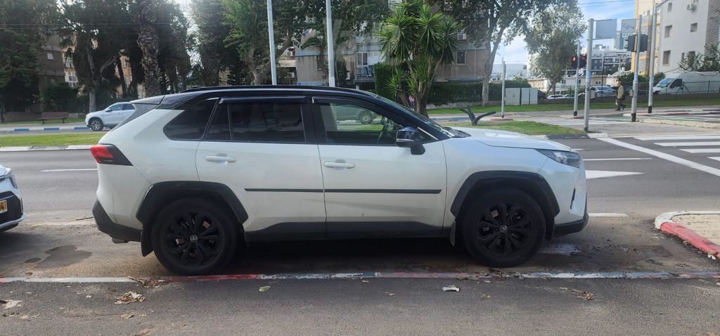 RAV4 4X2 E-Motion היברידי אוט׳ בנזין 2.5 (178 כ״ס) [2019-2026]