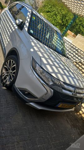מיצובישי אאוטלנדר