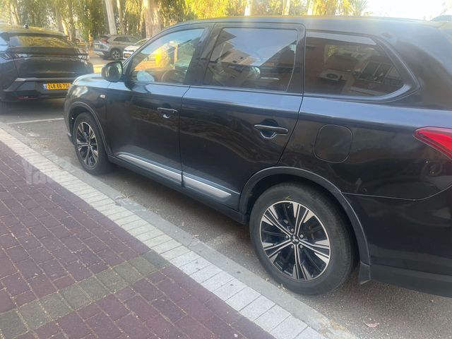 מיצובישי אאוטלנדר