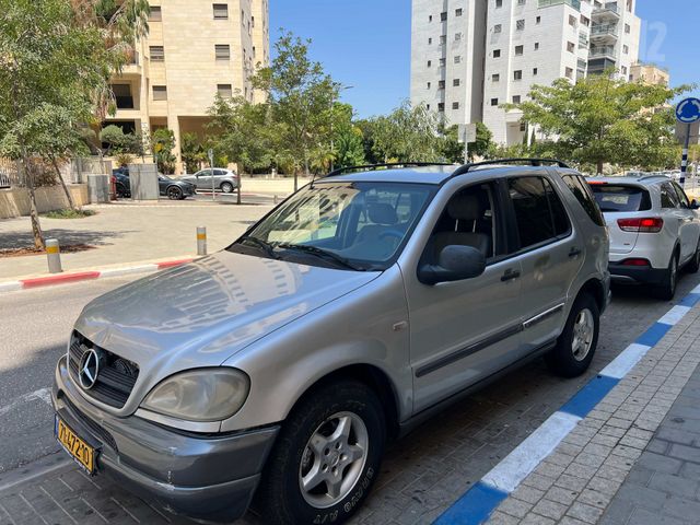 מודעת רכב מרצדס-בנץ ML