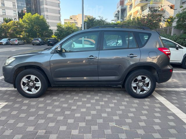 טויוטה RAV4