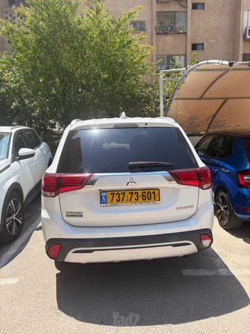 מיצובישי אאוטלנדר