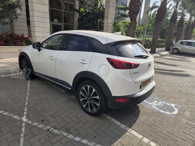 מודעת רכב מאזדה CX-3