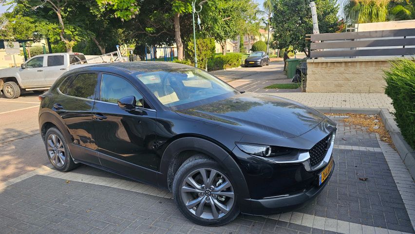 מודעת רכב מאזדה CX-30