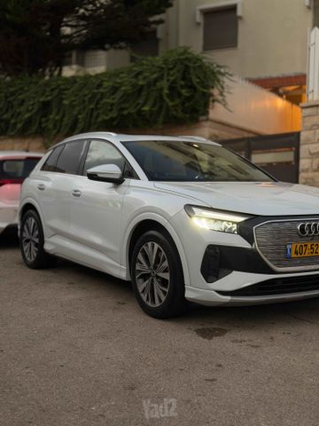 מודעת רכב אאודי Q4 e-tron