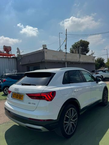 אאודי Q3