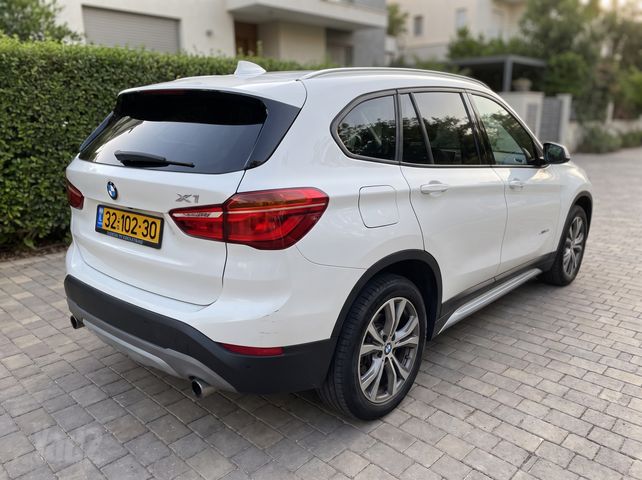 ב מ וו X1