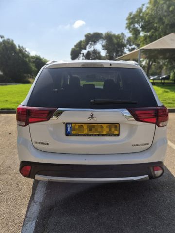 מיצובישי אאוטלנדר