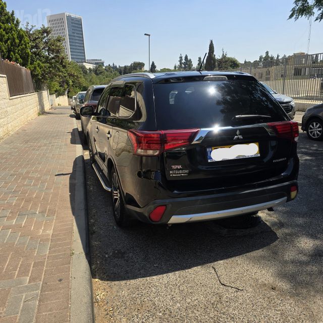 מיצובישי אאוטלנדר