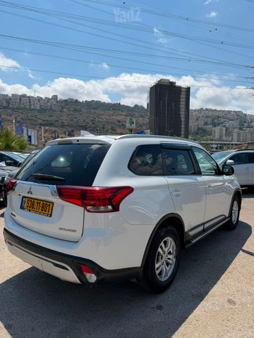 מיצובישי אאוטלנדר