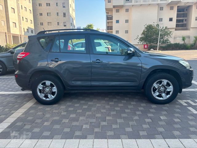 טויוטה RAV4