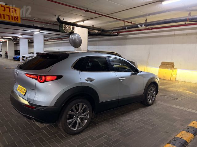 מודעת רכב מאזדה CX-30