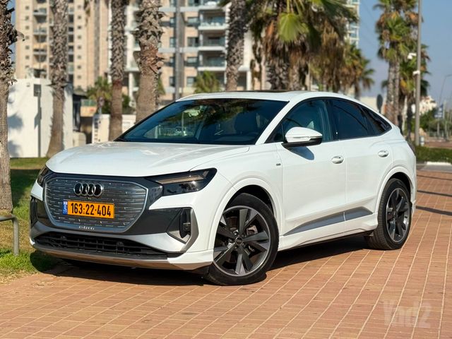 מודעת רכב אאודי Q4 e-tron