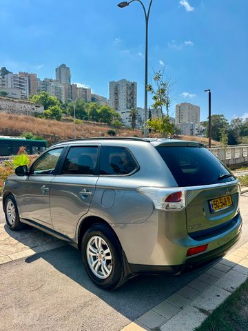 מיצובישי אאוטלנדר