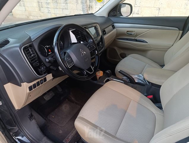 מיצובישי אאוטלנדר