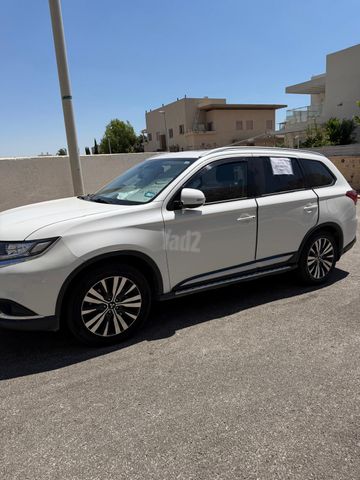 מיצובישי אאוטלנדר