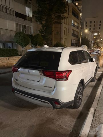 מיצובישי אאוטלנדר
