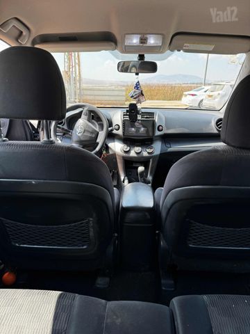 טויוטה RAV4
