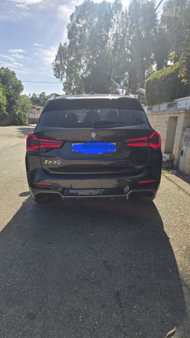 ב מ וו iX3