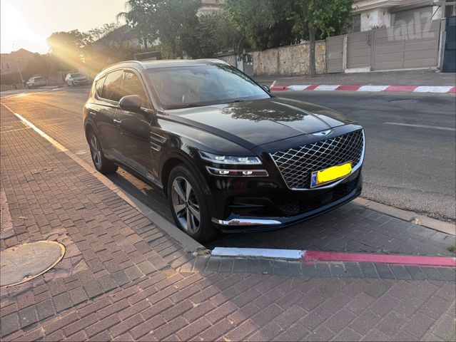 מודעת רכב ג'נסיס GV80