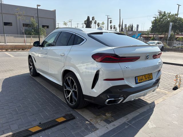 ב מ וו X6