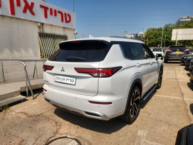 מיצובישי אאוטלנדר