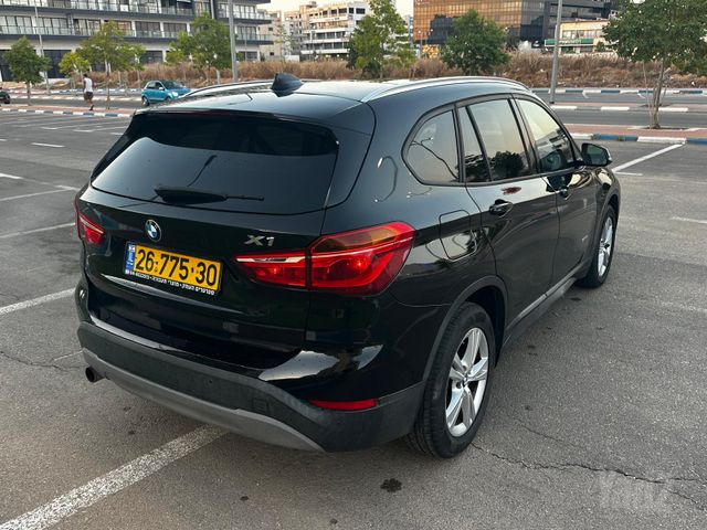 ב מ וו X1