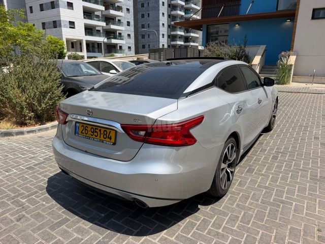 ניסאן מקסימה