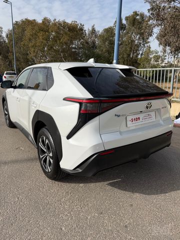 טויוטה bZ4X