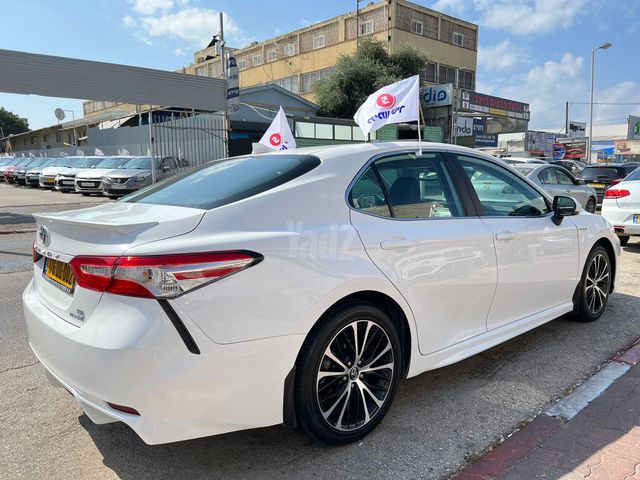 טויוטה קאמרי