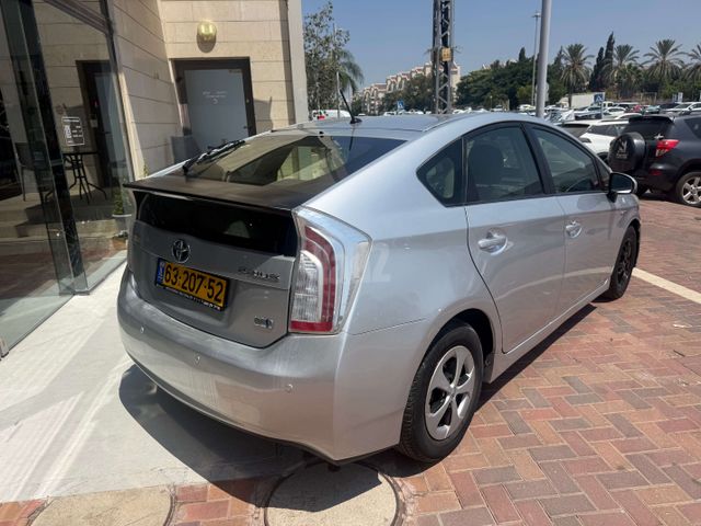 טויוטה פריוס